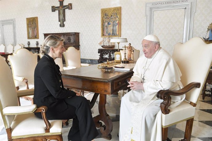 La vicepresidenta segunda y ministra de Trabajo y Economía Social, Yolanda Díaz, se reúne, en audiencia privada, con el Papa Francisco