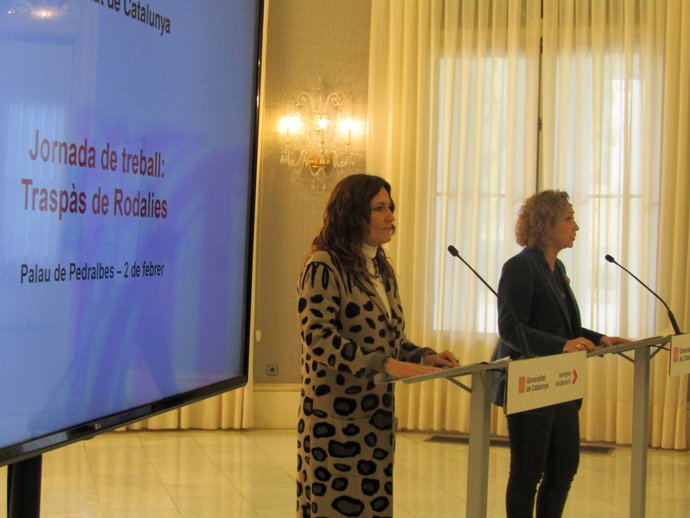 La consellera de Territorio, Ester Capella, junto a la vicepresidenta, Laura Vilagr, en el Palau de Pedralbes de Barcelona