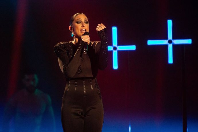 Maria Peláe durante su actuación en la segunda semifinal del Benidorm Fest, en el Palau dEsports LIlla de Benidorm, a 1 de febrero de 2024, en Benidorm,.