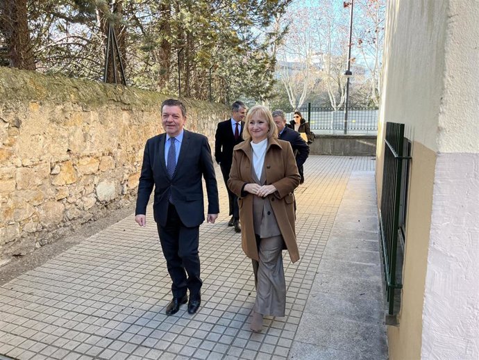 El consejero de Presidencia, Luis Miguel González Gago, y la delegada de la Junta en Zamora, Leticia García