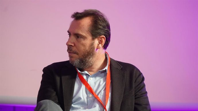 El ministro de Transportes y Movilidad Sostenible, Óscar Puente, durante la convención política del PSOE, a 20 de enero de 2024, en A Coruña, Galicia (España).