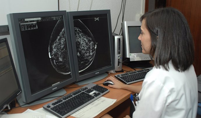 Archivo - Cribado de cáncer de mama en el Servicio Andaluz de Salud (SAS).