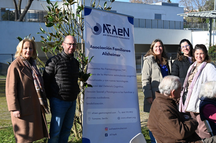 La Asociación AFAeN de Tomares (Sevilla) conmemora su doce aniversario con un desayuno con los usuarios.