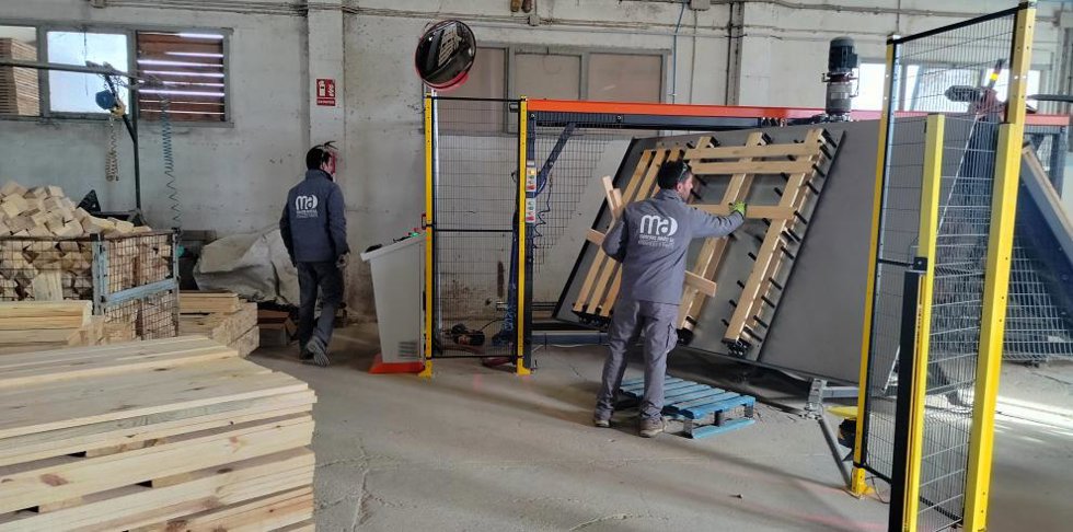 Trabajador realizando su labor