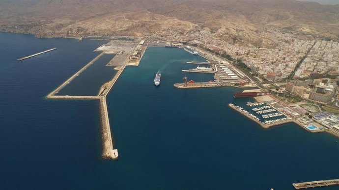 Panorámica de archivo del Puerto de Almería