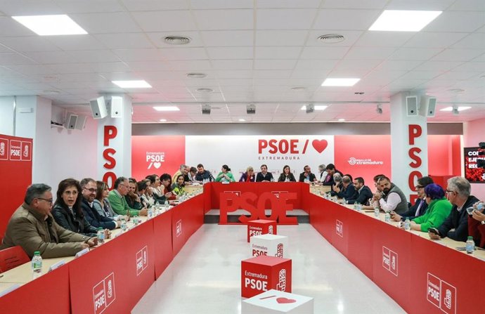 Archivo - Reunión de la Comisión Ejecutiva Regional del PSOE de Extremadura, en una foto de archivo