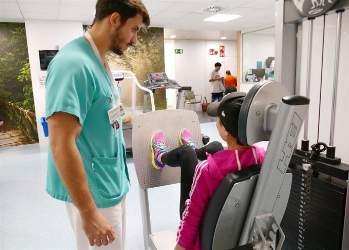 Archivo - Ejercicio de fuerza en pacientes con cáncer. Imagen de archivo.