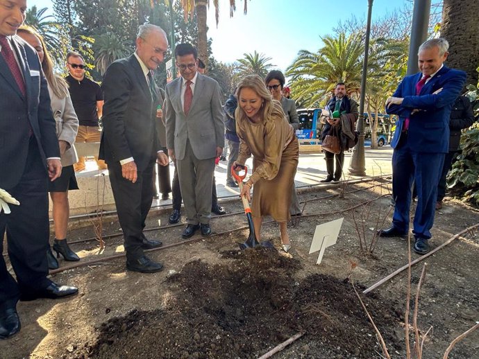 La consejera ha participado en la  presentación de los diez proyectos escolares de conservación y restauración de la naturaleza, seleccionados como parte de la iniciativa educativa 'Cascos Verdes' que impulsan Cifal-Unitar Málaga y Amazon.