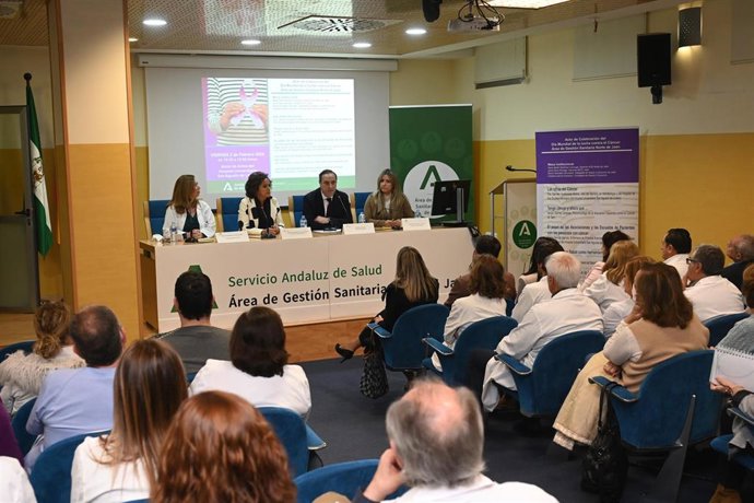 Inauguración de los actos por el Día Mundial contra el Cáncer en el Hospital San Agustín.