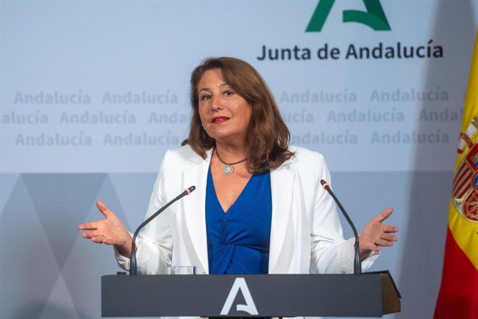 Archivo - La consejera de Agricultura, Agua y Desarrollo Rural Carmen Crespo Díaz durante una rueda de prensa.