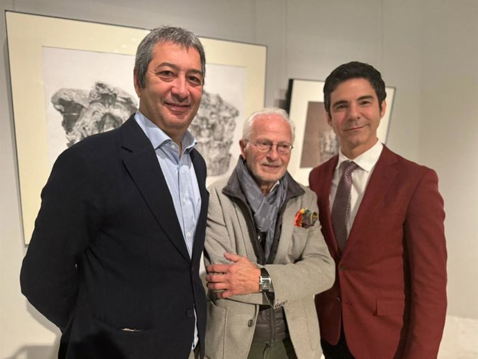 Vicent Colom dona sus 14 mejores dibujos al San Pío V: "Nunca pensé que llegaría hasta aquí"