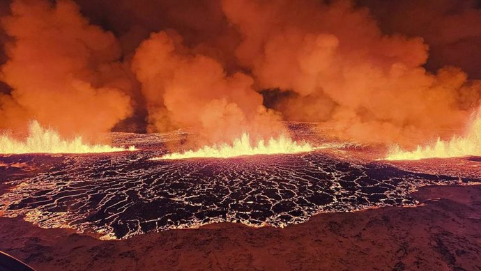 Archivo - Magma en el suroeste de Islandia tras una erupción volcánica
