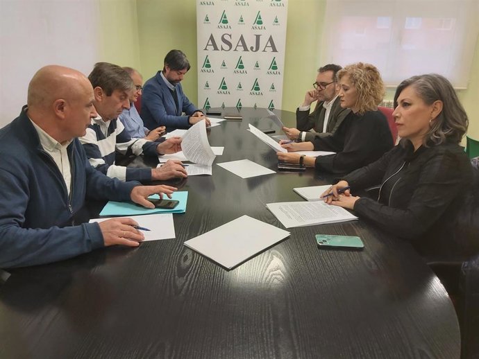 Imagen del encuentro entre la dirección de Asaja León y representantes del Partido Popular.