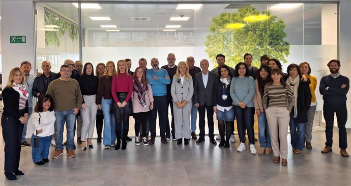 La subdelegada del Gobierno en Huelva, María José Rico, en su visita a las oficinas del Servicio Estatal de Empleo en Huelva.