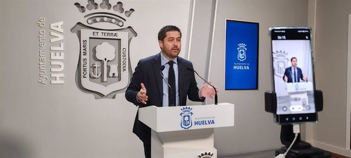 El portavoz del PSOE en el Ayuntamiento de Huelva, Francisco Baluffo.