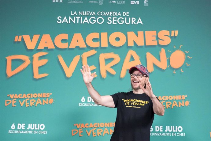 Archivo - El actor Santiago Segura posa durante un photocall en la presentación de su nueva película ‘Vacaciones de verano’