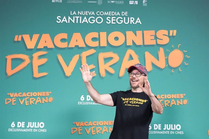 Archivo - El actor Santiago Segura posa durante un photocall en la presentación de su nueva película Vacaciones de verano