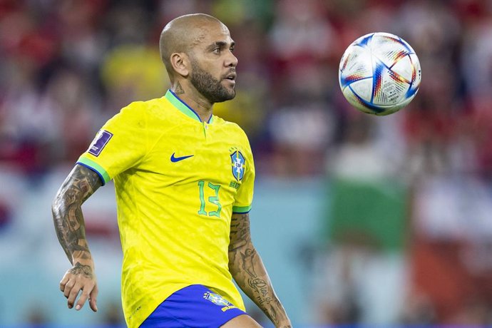 Archivo - FILED - 05 December 2022, Qatar, Doha: Brazil's Dani Alves in action during FIFA World Cup match between Brazil and South Korea. The sexual assault trial of Brazilian footballer Dani Alves will start in February, Spanish media reports said on 20