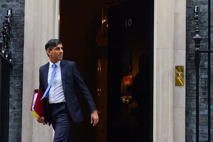 31 January 2024, United Kingdom, London: UK Prime Minister Rishi Sunak leaves 10 Downing Street, London, to attend Prime Minister's Questions at the Houses of Parliament. Photo: Victoria Jones/PA Wire/dpa