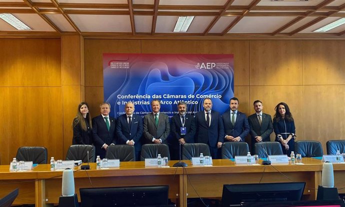 Delegación asturiana en la reunión de cámaras de comercio del arco atlántico en Oporto.