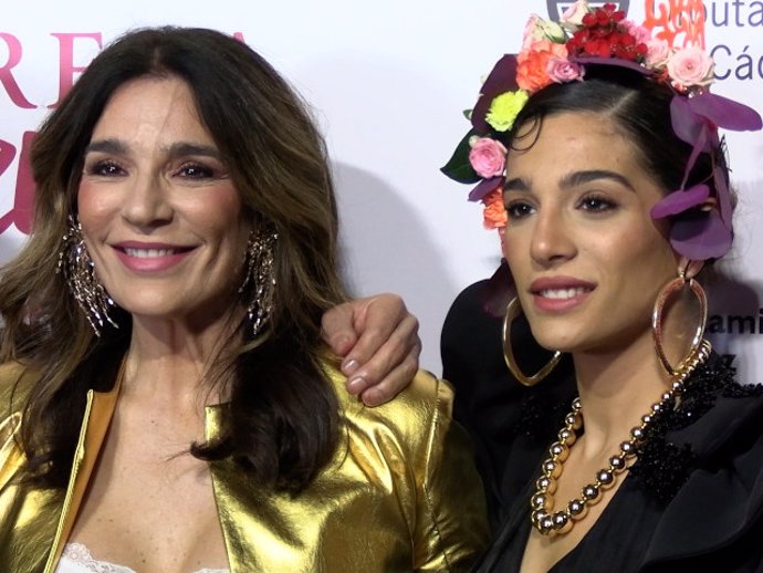 Raquel Bollo y Alma Bollo posando en el photocall de la Pasarela de Moda de Jerez.