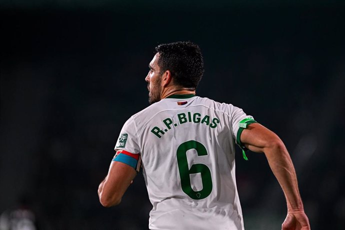 Pedro Bigas, en un partido con el Elche CF.