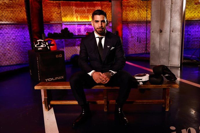 El peleador Ilia Topuria posa para Europa Press en una entrevista. 