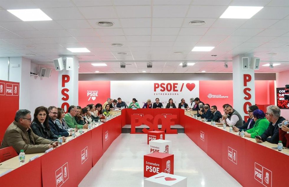 Archivo - Reunión de la Comisión Ejecutiva Regional del PSOE de Extremadura, en una foto de archivo