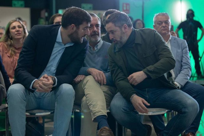 El presidente provincial de VOX, José Ángel Antelo, junto a Santiago Abascal en Galicia