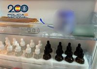 Detenidos dos hombres por traficar con drogas desde un narcopiso en el centro de Alicante