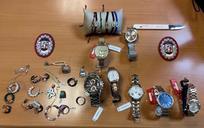 Productos recuperados tras el robo en una joyería de Gijón