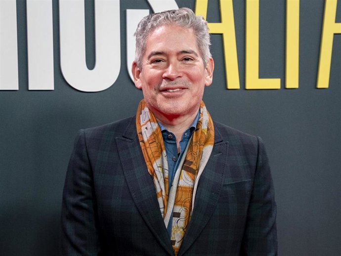 Boris Izaguirre posa durante un photocall por la presentación de la segunda temporada de 'Machos Alfa', en el Florida Park P de Panamá, a 1 de febrero de 2024, en Madrid (España).