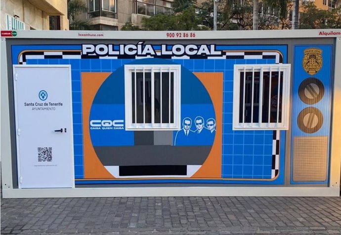 Caseta de la Policía Local decorado con la temática de este año del Carnaval de Santa Cruz de Tenerife