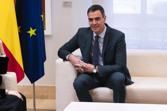 Sánchez anuncia que el Consejo de Ministros aprobará el martes la subida del salario mínimo a 1.134 euros