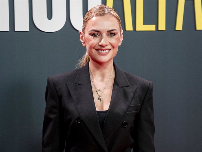 Miren Ibarguren posa durante un photocall por la presentación de la segunda temporada de 'Machos Alfa', en el Florida Park P de Panamá, a 1 de febrero de 2024, en Madrid (España).