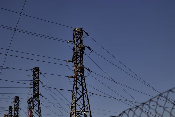Archivo - Torre de alta tensión