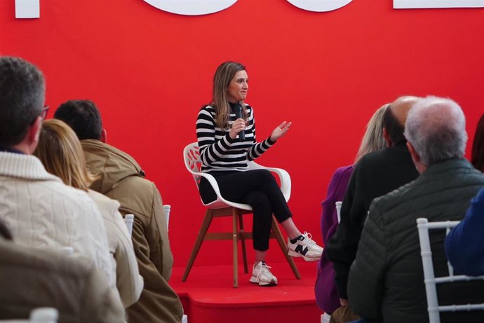 La portavoz del PSOE-A y secretaria regional de Políticas del Estado de Bienestar, María Márquez, defiende, frente a la ola reaccionaria de la ultraderecha, las ideas, las propuestas y la política.