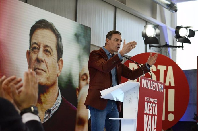 El secretario general del PSOE y presidente del Gobierno, Pedro Sánchez, durante un acto de campaña del PSdeG, en Expourense, a 3 de febrero de 2024, en Ourense, Galicia (España). 