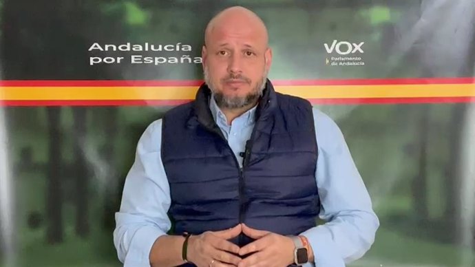 El portavoz adjunto de Vox en el Parlamento de Andalucía, Rodrigo Alonso, ha exigido al Gobierno de Moreno que establezca "una línea de ayudas para compensar las pérdidas sufridas a los productores y transportistas afectados por los altercados en Francia"