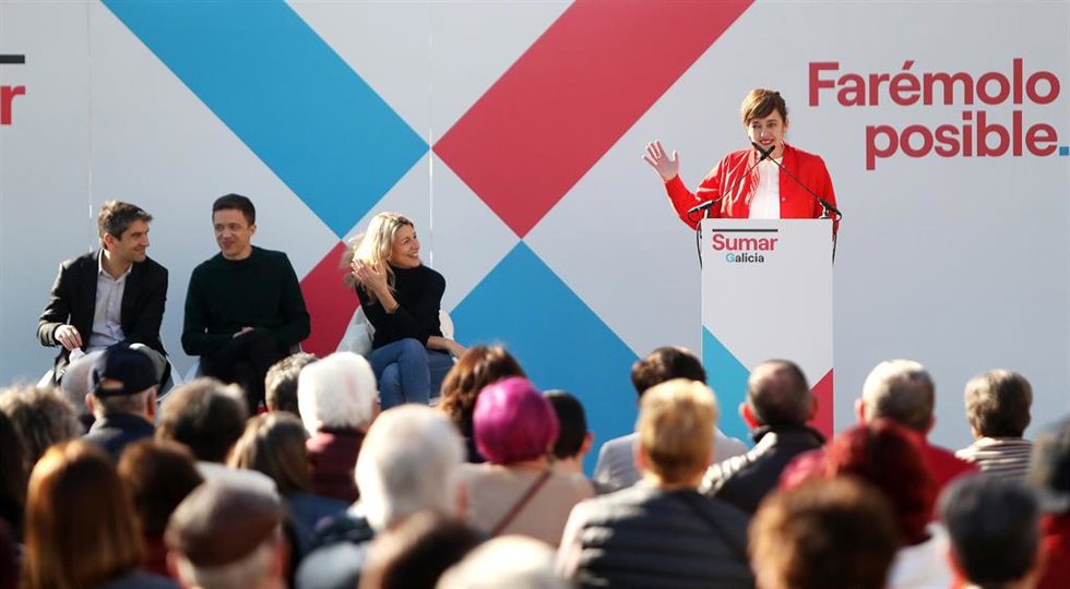 La candidata de Sumar Galicia a la Xunta de Galicia, Marta Lois, interviene durante un acto de campaña de Sumar, en la Praza Vella, a 3 de febrero de 2024, en Ferrol, A Coruña, Galicia (España). El acto de Sumar se ha celebrado bajo el lema Se Ferrol v