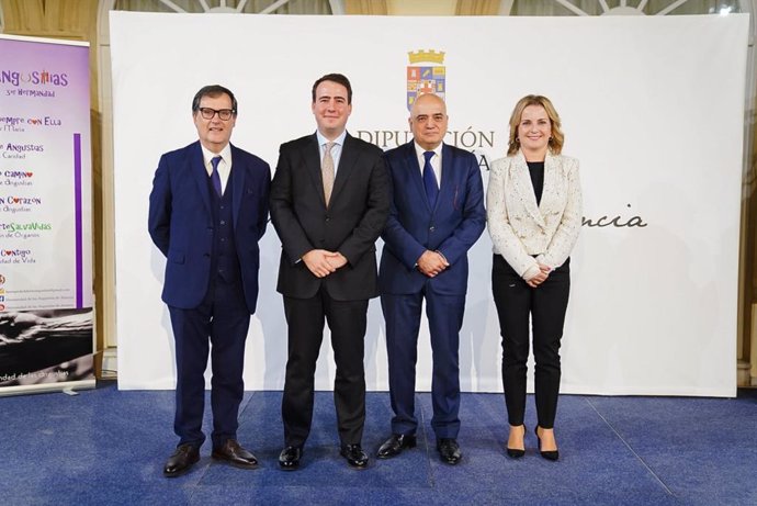 La Diputación de Almería acoge la presentación de primer anuario de la Hermandad de Las Angustias.