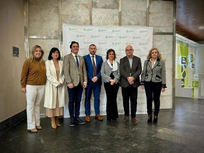 El subdelegado del Gobierno de España en Jaén, Manuel Fernández, ha participado en el acto 'Diálogos contra el cáncer', enmarcado en la VIII Semana Contra el Cáncer que organiza la Asociación Española Contra en el Cáncer de Jaén,