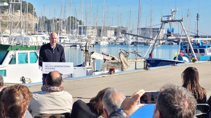 Mascort presentant el Pla d'acció de relleu generacional pesquer