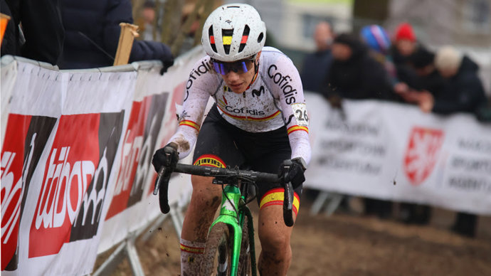 La ciclista española Lucía Rodríguez durante el Mundial de Ciclocross 2024