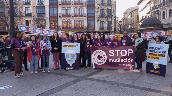 Acto en la Plaza de Zocodover, en Toledo, contra la mutilación genital femenina, organizado por Médicos del Mundo.