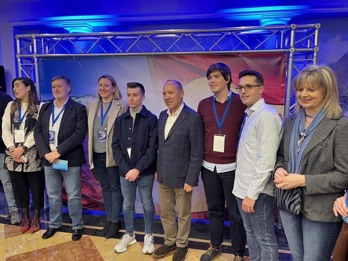 Juan Manuel Pedrón, en el centro, antes del Congreso de NN GG en el que ha sido proclamado presidente de la organización