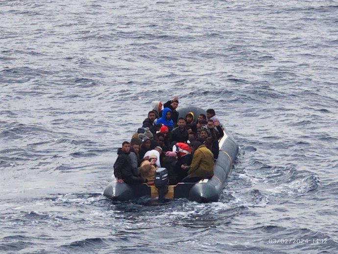 Neumática interceptada por Salvamento Marítimo cuando se dirigía hacia la isla de Fuerteventura