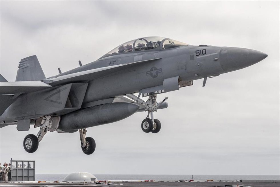 Archivo - Un avión de combate estadounidense F/A-18