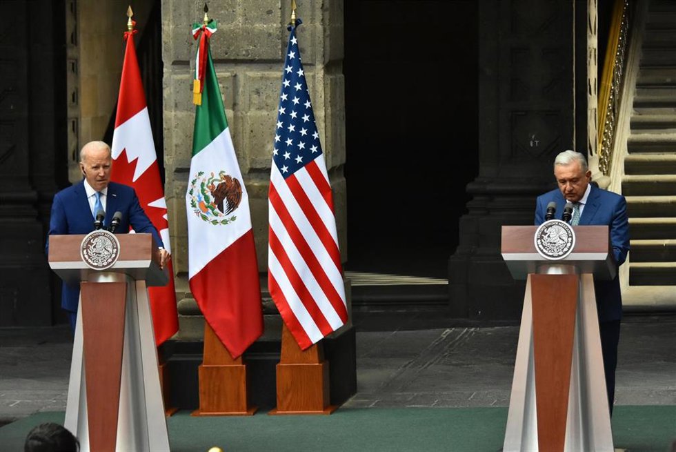 Archivo - El presidente de Estados Unidos, Joe Biden, y su homólgo mexicano, Manuel López Obrador