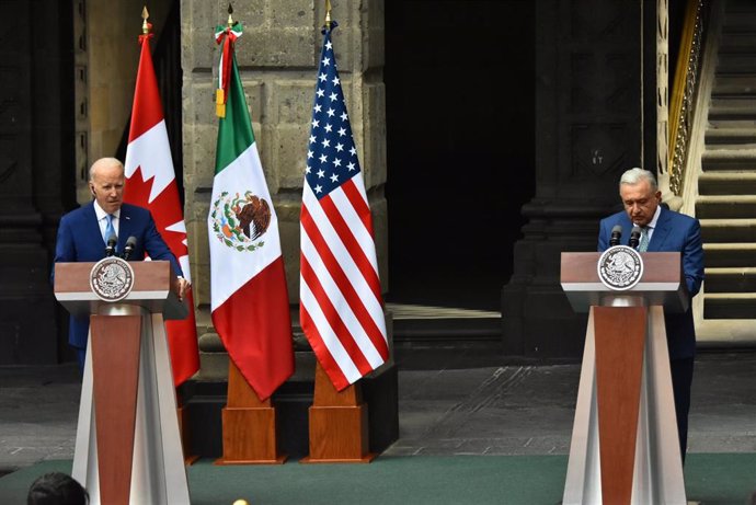 Archivo - El presidente de Estados Unidos, Joe Biden, y su homólgo mexicano, Manuel López Obrador
